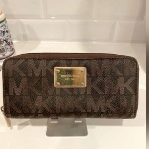 Michael Kors Signature Wallet